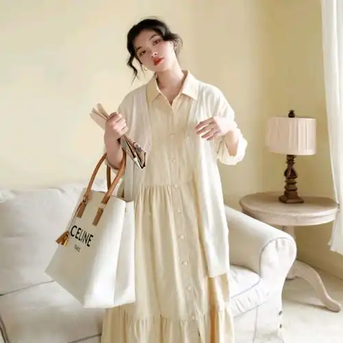 被贾静雯美到了,穿上白色衬衫裙很显年轻,黑色腰带是关键