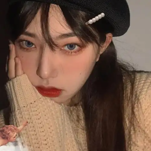 高级感头像真人女头