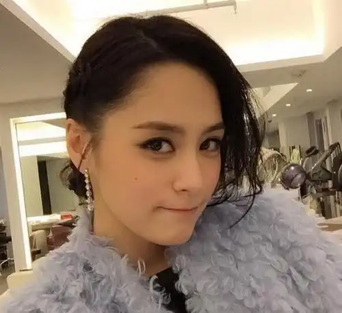 如何评价钟欣桐阿娇的长相