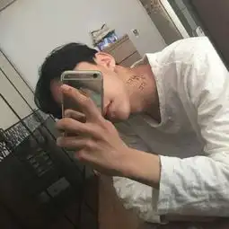 快手最火头像男生霸气高冷我们都是在夜里崩溃过的俗人
