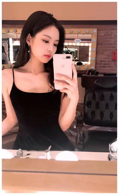 权志龙强吃jennie嫩草,jennie到底多嫩,快来欣赏