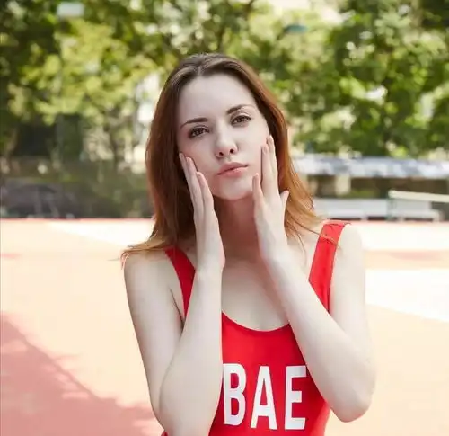 乌克兰众多美女明星,在如今时势之下,来中国发展是个不错的选择