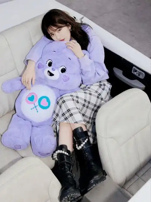 美人尖搭配空气刘海,多日不见赵露思美出新高度,这是哪位美女