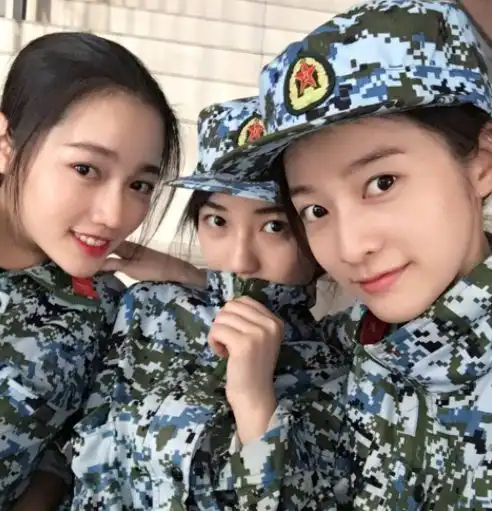 蓝天图片唯美女生头像女