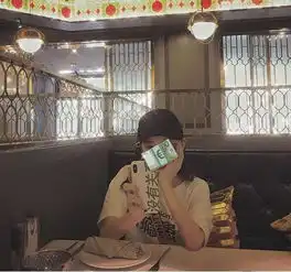 李嫣更新动态晒美照,完美继承王菲高冷气质,手持100欧元低调炫