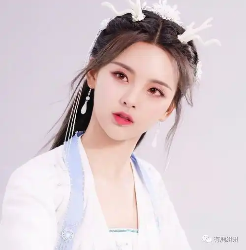 杨超越辍学少女为何能长期霸占选秀明星榜首能否担任重紫女主