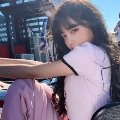 青春感满满的女生头像真人