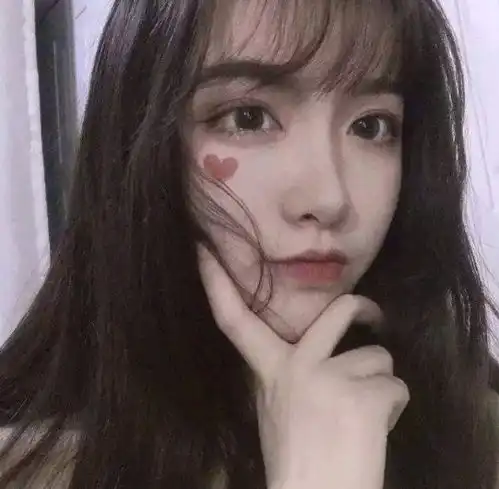 女孩子常做这3个动作,脸会越来越大,难怪会吓退异性缘