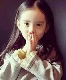 请问这个长得很像杨幂的小女孩是谁