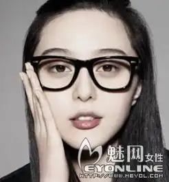 明星榜样黑框眼镜搭配发型打造气质美女