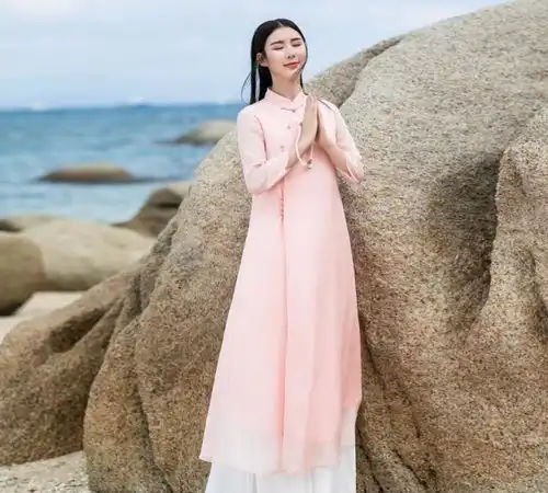 四月去踏春,见一女生穿的改良汉服,清新脱俗美得像仙女