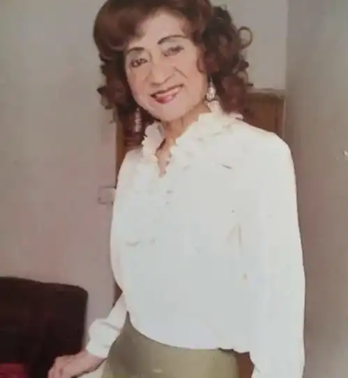 万国雄男扮女装潜伏在上海6年,邻居发现一个细节将其告诉警察,随即被捕
