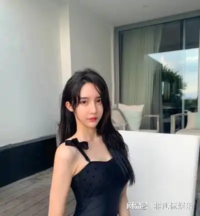 网红李由变性后撞脸刘亦菲,靠药物维持女生特征,网友何必呢