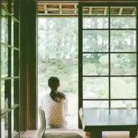 文艺范女生头像飘窗