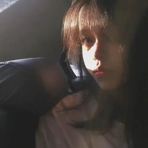 不像网图的女生真人头像