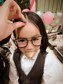 奶爸晒照考拉露额头像妈