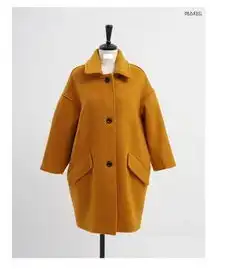 图片中比姜黄色还要黄的韩版呢子大衣适合21岁的女生穿么会显老气么肤色偏白