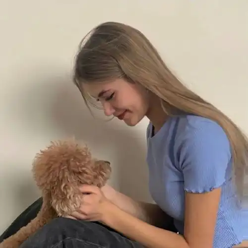 欧美头像女背着包表情包