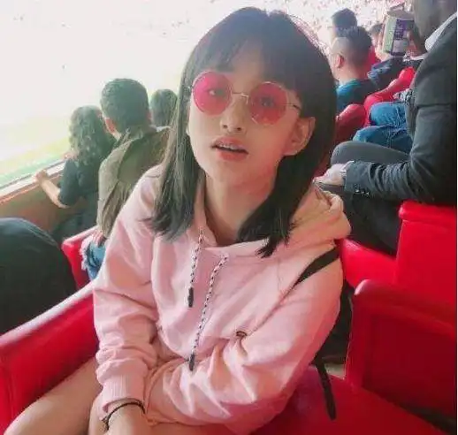 最美星二代吴启华12岁女儿近照,大眼小脸气质清纯比多多好看
