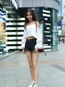 街拍,简约时尚,让小姐姐看上去格外的有魅力