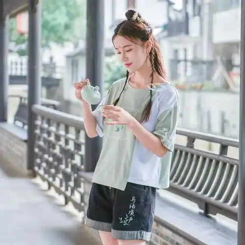 马卡龙色t恤,化身清新小仙女