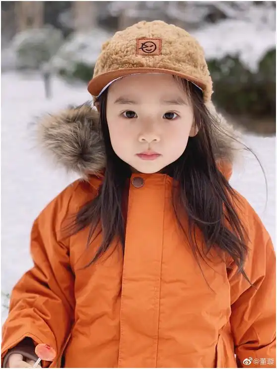 董璇4岁女儿近照曝光大眼睛萌力十足,一颦一笑像极了高云翔