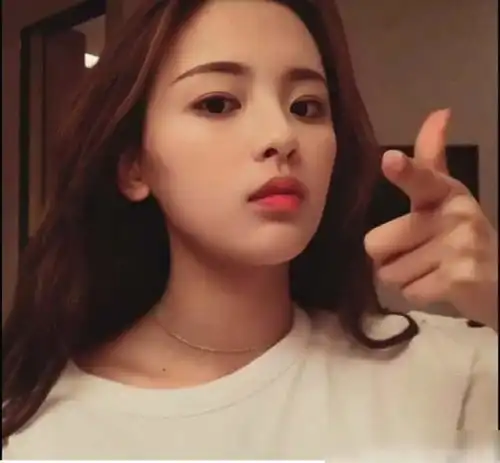 杨超越的呆萌穿衣,靠的是这3步,少女们都懂