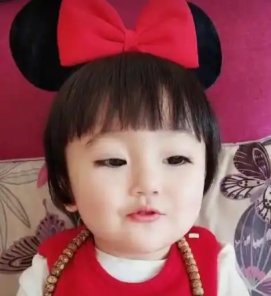 妈妈想闺女,奶奶发来一组照片,这造型,这扮相,妈妈笑喷了