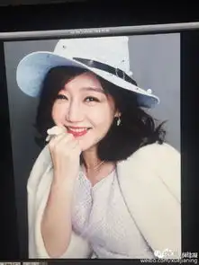 她是粉红女郎里爱笑的哈妹,与胡歌分手后一心向佛,至今单身