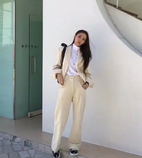 学韩国女人穿衣简单服饰搭配出自己的风格