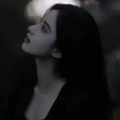 黑白头像唯美女生头像