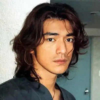 年轻金城武头像高清男生用金城武做微信头像