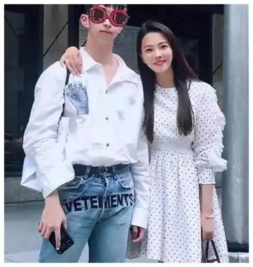 白色衣服头像女生唯美伊