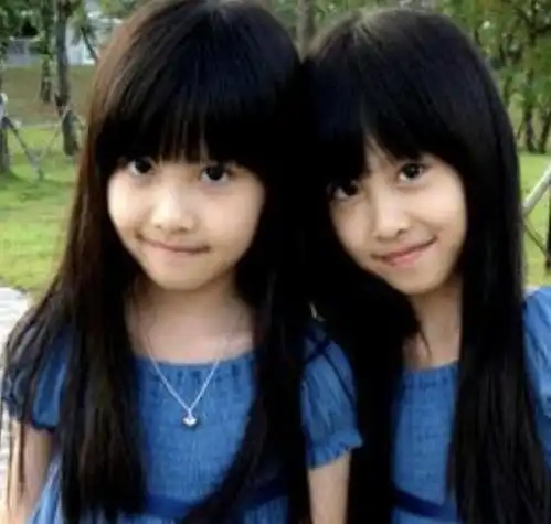 双胞胎遭抛弃,一个在长大,一个在长大,20年后差距大