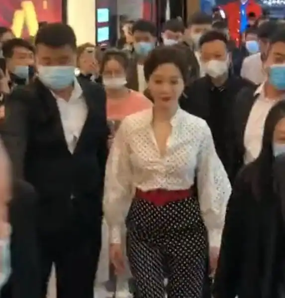 陈数能别强装气质美女了吗生图一放出来,脸都僵硬成啥样了