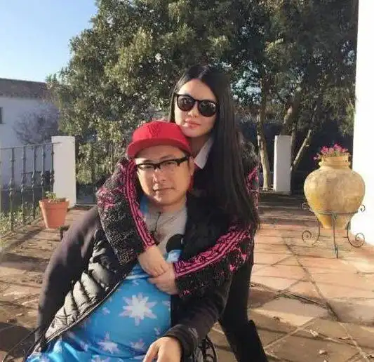 李湘绯闻对象曝光男方身材硬朗状态佳,样貌不输王岳伦