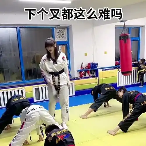 美女教练见学生下不了叉,就拿奶茶当诱饵,结果看到下一幕瞬间觉得草率了