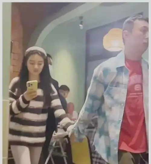 王思聪新女友曝光,20岁,大学生,神似林允嫩过孙一宁