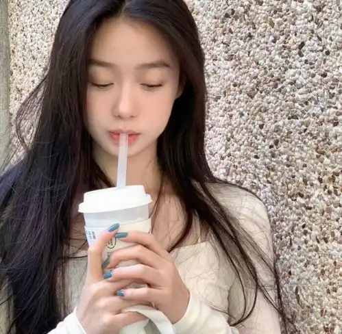 小众女生头像希望四月的风吹来的都是好消息