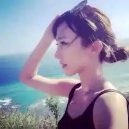 qq头像女生唯美睡趴比基