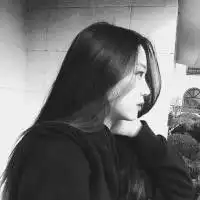 一个大头小男孩背着书包的头像