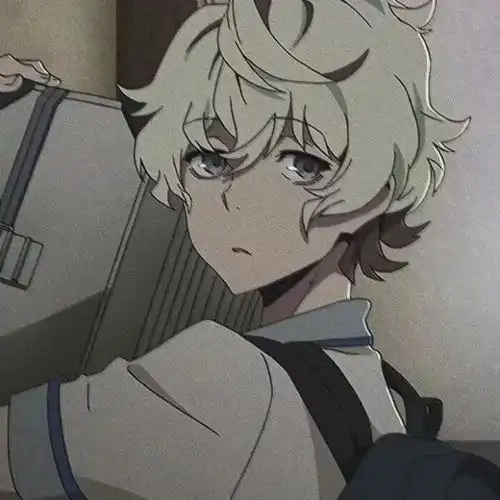 女生动漫头像,穿好秋裤,不冷心也就不疼了