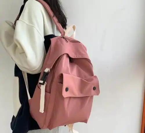 心理测试3个书包,你会背着哪个去上学,测你下学期的同桌是班里的谁