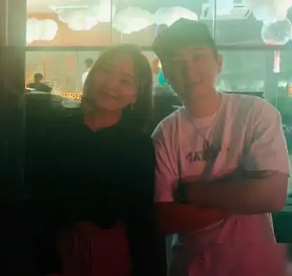 网红女生头像双人蹦迪