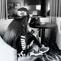 带伤的头像女简短