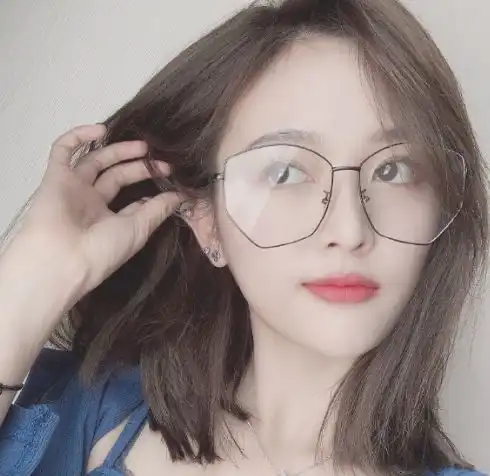 蓝天图片唯美女生头像化