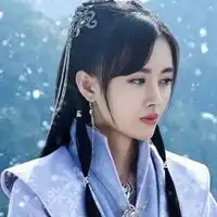 北方大雪中美女头像冬季大雪纷飞的美女头像