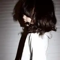 qq头像女生黑白色侧面女