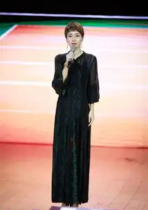 马伊琍气质真好,穿针织连衣裙优雅自信,活成单身女人最美的模样