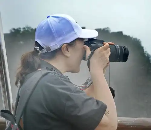 摄影师头像女性的单反